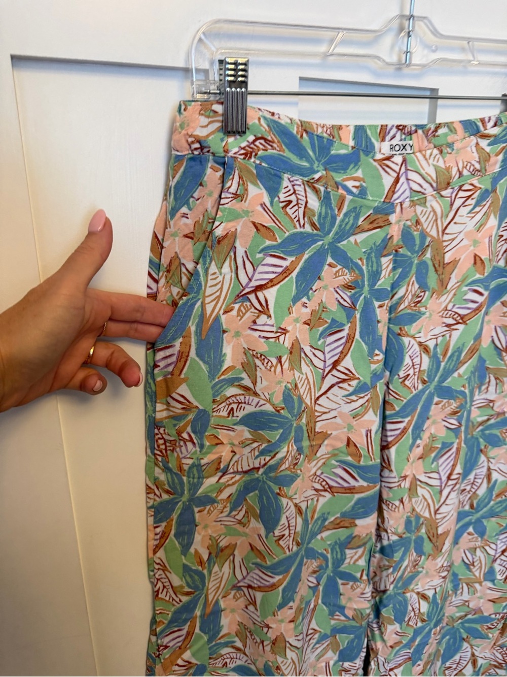Roxy Midnight Avenue Beach Wide-Leg
Pant 100% Viscose Tropical Pull on Size M - Picture 6 of 11